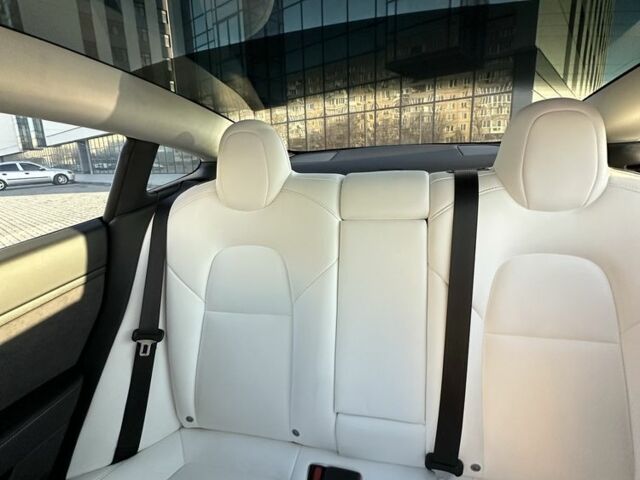 Білий Тесла Модель 3, об'ємом двигуна 0 л та пробігом 71 тис. км за 23600 $, фото 19 на Automoto.ua