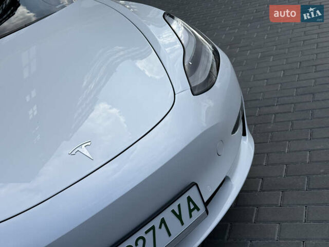 Белый Тесла Модель 3, объемом двигателя 0 л и пробегом 37 тыс. км за 19999 $, фото 79 на Automoto.ua