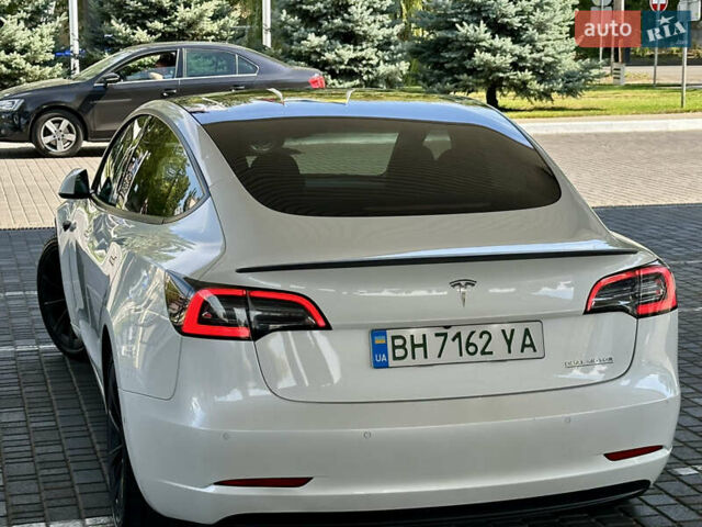 Тесла Модель 3 2021 у Одесі на Automoto.ua Білий Тесла Модель 3, об'ємом двигуна 0 л та пробігом 98 тис. км за 17800 $, фото 31 на Automoto.ua