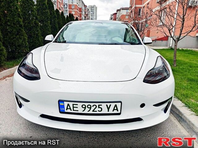 Белый Тесла Модель 3, объемом двигателя 0.33 л и пробегом 29 тыс. км за 21550 $, фото 1 на Automoto.ua