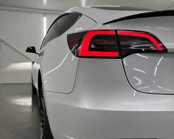 Білий Тесла Модель 3, об'ємом двигуна 0 л та пробігом 113 тис. км за 20200 $, фото 45 на Automoto.ua