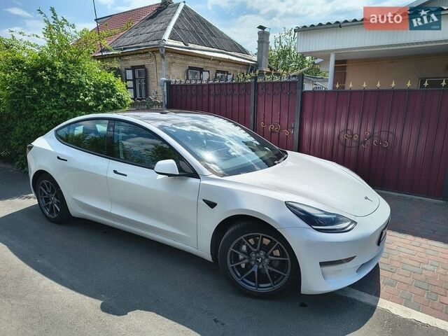 Белый Тесла Модель 3, объемом двигателя 0 л и пробегом 64 тыс. км за 18500 $, фото 23 на Automoto.ua