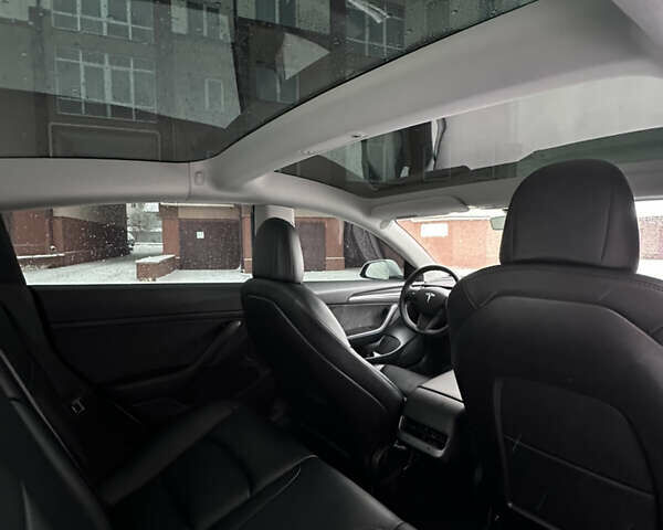 Білий Тесла Модель 3, об'ємом двигуна 0 л та пробігом 119 тис. км за 24999 $, фото 7 на Automoto.ua