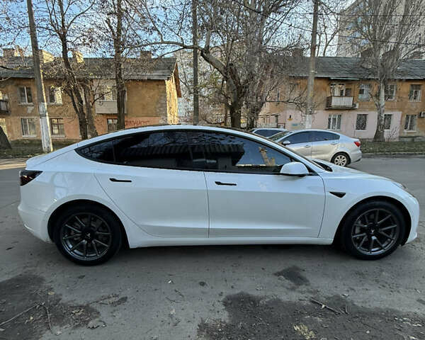 Білий Тесла Модель 3, об'ємом двигуна 0 л та пробігом 106 тис. км за 18500 $, фото 2 на Automoto.ua