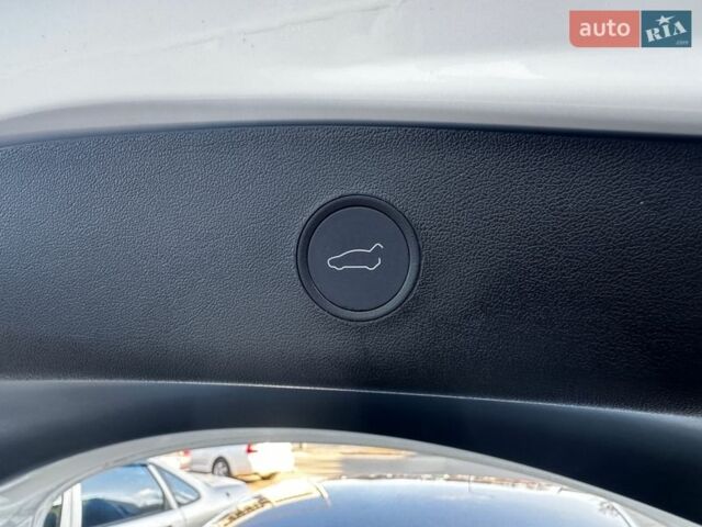 Білий Тесла Модель 3, об'ємом двигуна 0 л та пробігом 65 тис. км за 17950 $, фото 39 на Automoto.ua