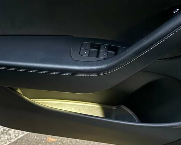 Тесла Модель 3 2021 у Києві на Automoto.ua Білий Тесла Модель 3, об'ємом двигуна 0 л та пробігом 105 тис. км за 19500 $, фото 17 на Automoto.ua