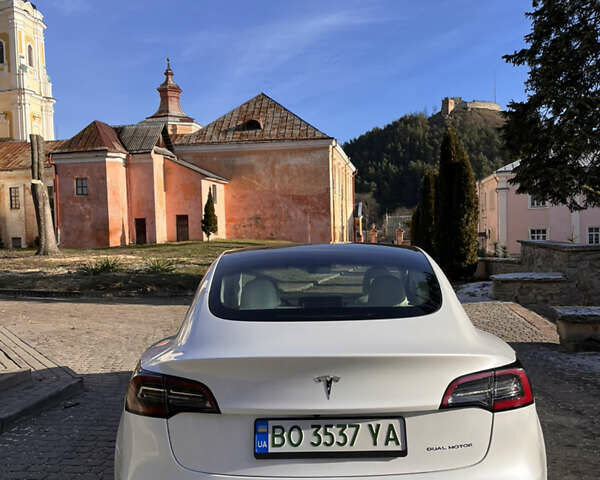 Білий Тесла Модель 3, об'ємом двигуна 0 л та пробігом 64 тис. км за 21500 $, фото 16 на Automoto.ua