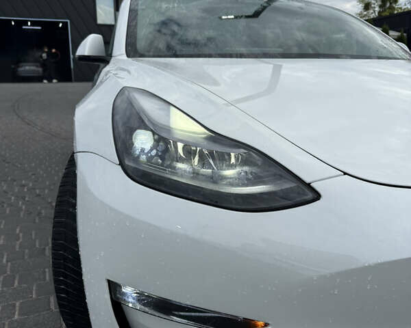 Тесла Модель 3 2021 у Києві на Automoto.ua Білий Тесла Модель 3, об'ємом двигуна 0 л та пробігом 200 тис. км за 16500 $, фото 8 на Automoto.ua