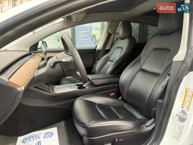 Белый Тесла Модель 3, объемом двигателя 0 л и пробегом 91 тыс. км за 18500 $, фото 9 на Automoto.ua