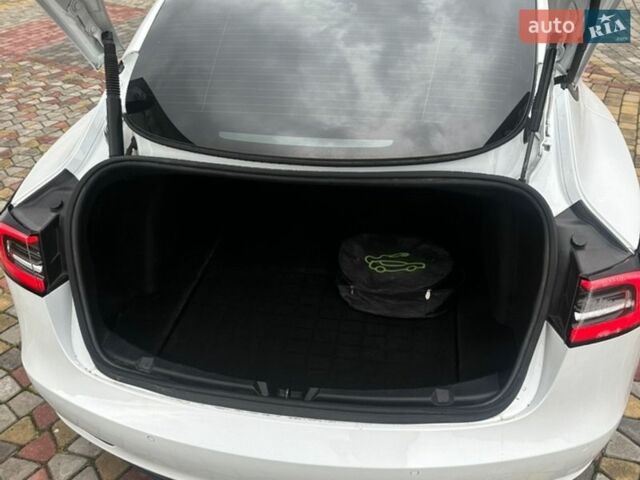 Білий Тесла Модель 3, об'ємом двигуна 0 л та пробігом 91 тис. км за 21500 $, фото 5 на Automoto.ua