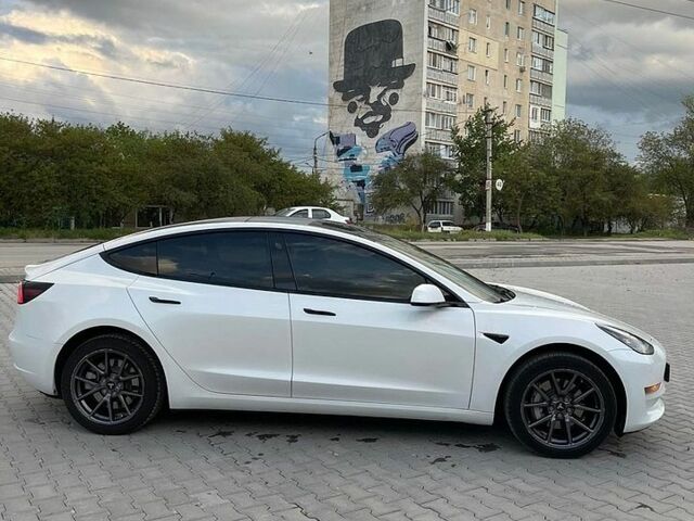 Белый Тесла Модель 3, объемом двигателя 0 л и пробегом 260 тыс. км за 13700 $, фото 2 на Automoto.ua