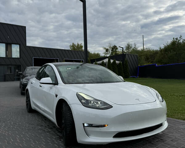 Тесла Модель 3 2021 у Києві на Automoto.ua Білий Тесла Модель 3, об'ємом двигуна 0 л та пробігом 200 тис. км за 16500 $, фото 1 на Automoto.ua
