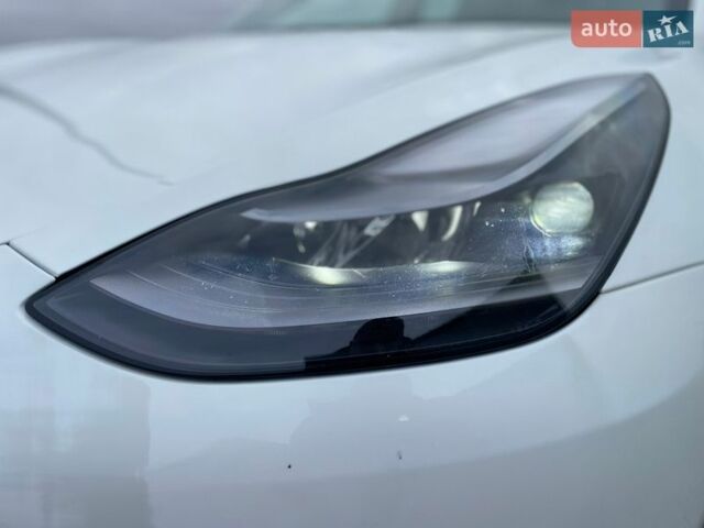 Білий Тесла Модель 3, об'ємом двигуна 0 л та пробігом 61 тис. км за 16700 $, фото 6 на Automoto.ua