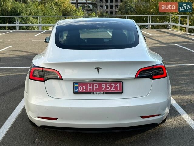Белый Тесла Модель 3, объемом двигателя 0 л и пробегом 302 тыс. км за 13500 $, фото 4 на Automoto.ua