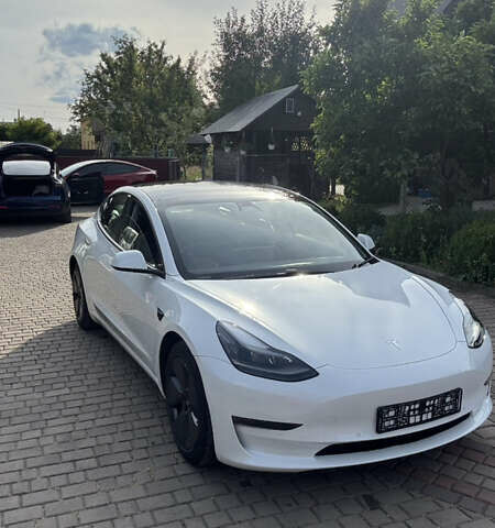 Білий Тесла Модель 3, об'ємом двигуна 0 л та пробігом 35 тис. км за 17600 $, фото 2 на Automoto.ua