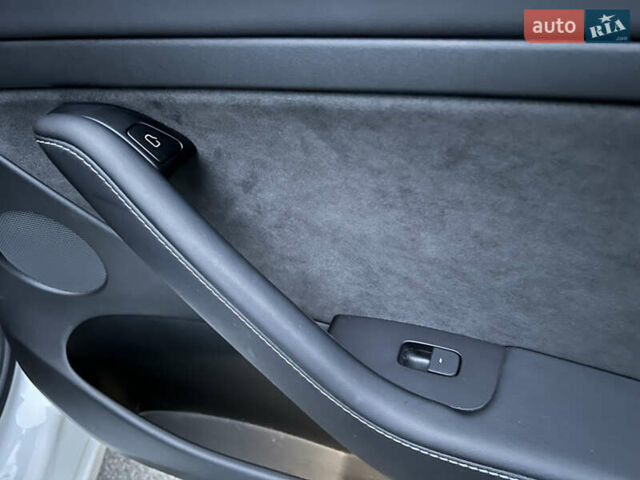 Белый Тесла Модель 3, объемом двигателя 0 л и пробегом 52 тыс. км за 21500 $, фото 27 на Automoto.ua