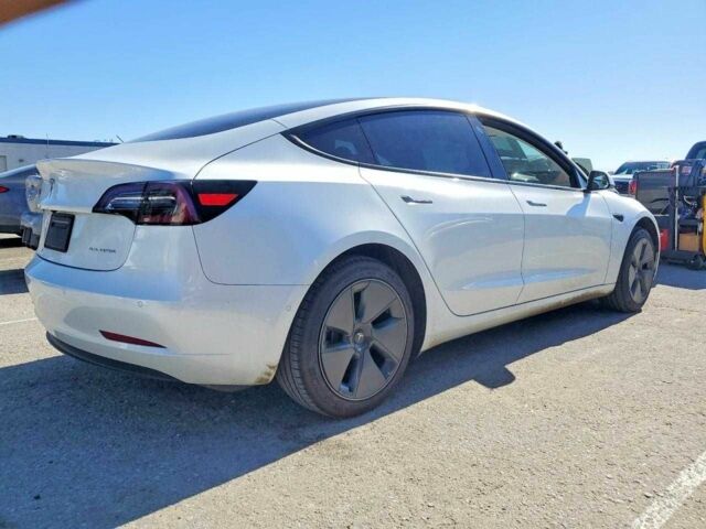 Белый Тесла Модель 3, объемом двигателя 0 л и пробегом 40 тыс. км за 4500 $, фото 2 на Automoto.ua