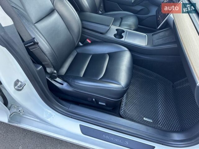 Білий Тесла Модель 3, об'ємом двигуна 0 л та пробігом 65 тис. км за 17950 $, фото 29 на Automoto.ua