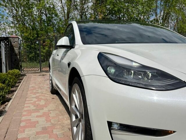 Білий Тесла Модель 3, об'ємом двигуна 0 л та пробігом 56 тис. км за 18000 $, фото 3 на Automoto.ua