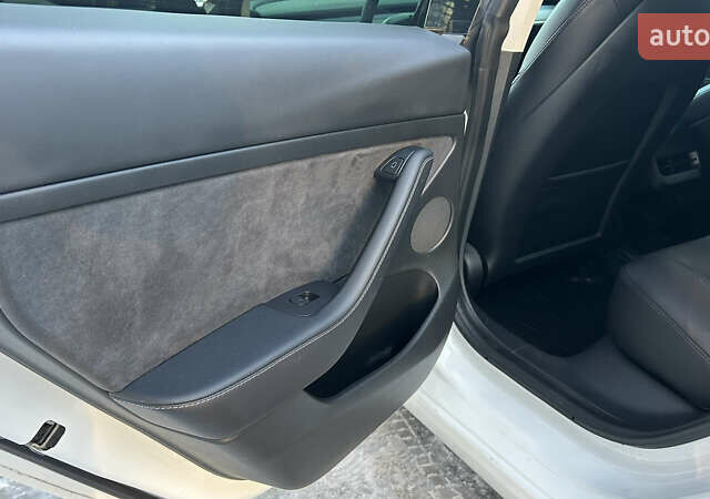 Белый Тесла Модель 3, объемом двигателя 0 л и пробегом 59 тыс. км за 18700 $, фото 13 на Automoto.ua