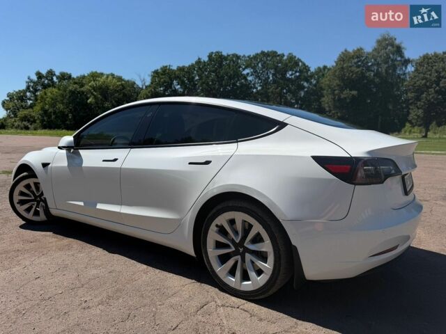 Белый Тесла Модель 3, объемом двигателя 0 л и пробегом 99 тыс. км за 21500 $, фото 25 на Automoto.ua