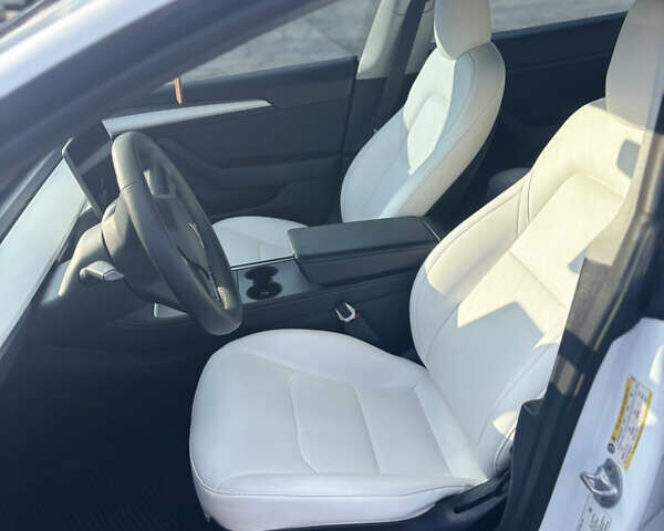 Білий Тесла Модель 3, об'ємом двигуна 0 л та пробігом 106 тис. км за 18900 $, фото 42 на Automoto.ua