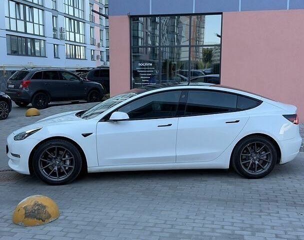 Білий Тесла Модель 3, об'ємом двигуна 0 л та пробігом 133 тис. км за 19400 $, фото 2 на Automoto.ua