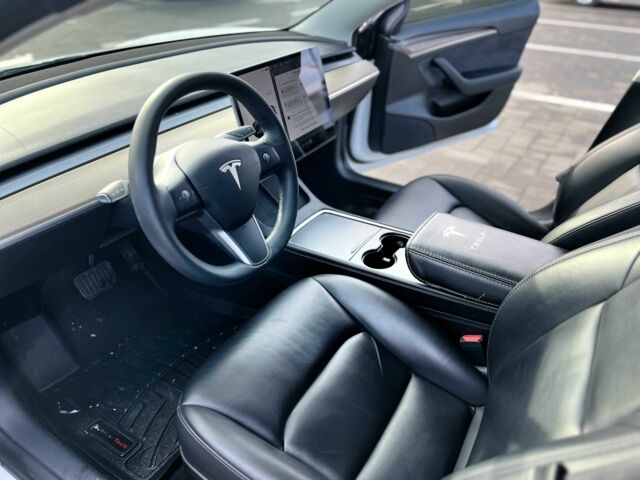 Тесла Модель 3 2021 у Луцьку на Automoto.ua Білий Тесла Модель 3, об'ємом двигуна 0 л та пробігом 170 тис. км за 18500 $, фото 1 на Automoto.ua