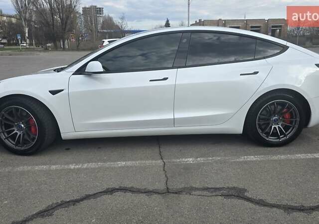 Белый Тесла Модель 3, объемом двигателя 0 л и пробегом 29 тыс. км за 24999 $, фото 17 на Automoto.ua