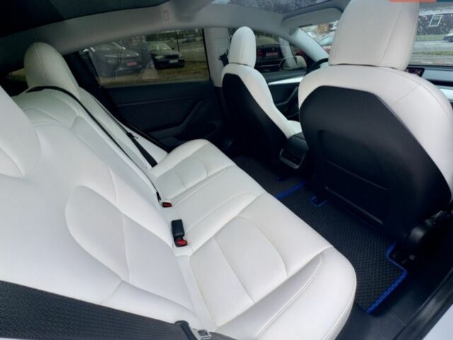 Білий Тесла Модель 3, об'ємом двигуна 0 л та пробігом 84 тис. км за 18950 $, фото 4 на Automoto.ua