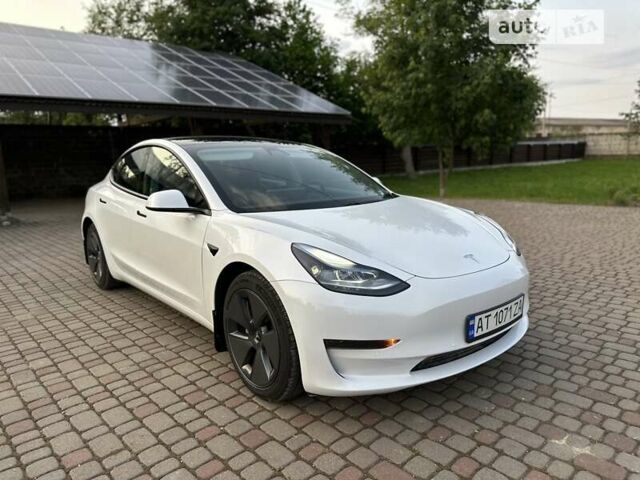 Белый Тесла Модель 3, объемом двигателя 0 л и пробегом 27 тыс. км за 17700 $, фото 5 на Automoto.ua