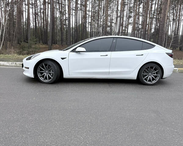 Білий Тесла Модель 3, об'ємом двигуна 0 л та пробігом 119 тис. км за 20800 $, фото 4 на Automoto.ua