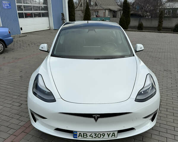 Білий Тесла Модель 3, об'ємом двигуна 0 л та пробігом 79 тис. км за 19200 $, фото 2 на Automoto.ua