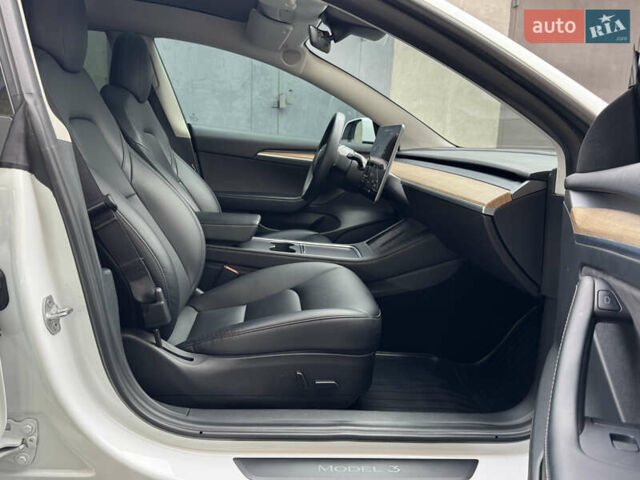 Белый Тесла Модель 3, объемом двигателя 0 л и пробегом 45 тыс. км за 29000 $, фото 16 на Automoto.ua