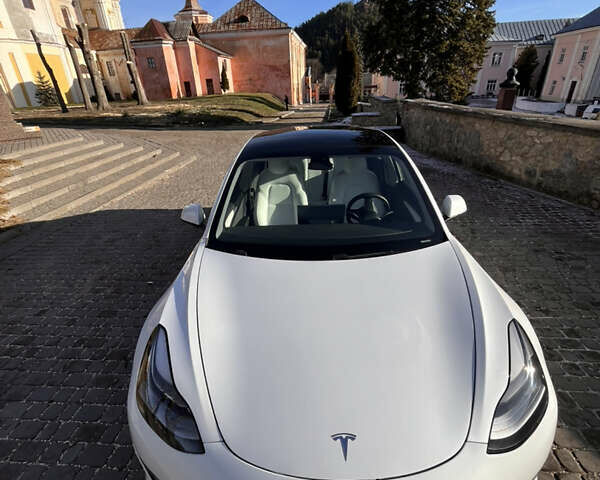 Білий Тесла Модель 3, об'ємом двигуна 0 л та пробігом 64 тис. км за 21500 $, фото 13 на Automoto.ua