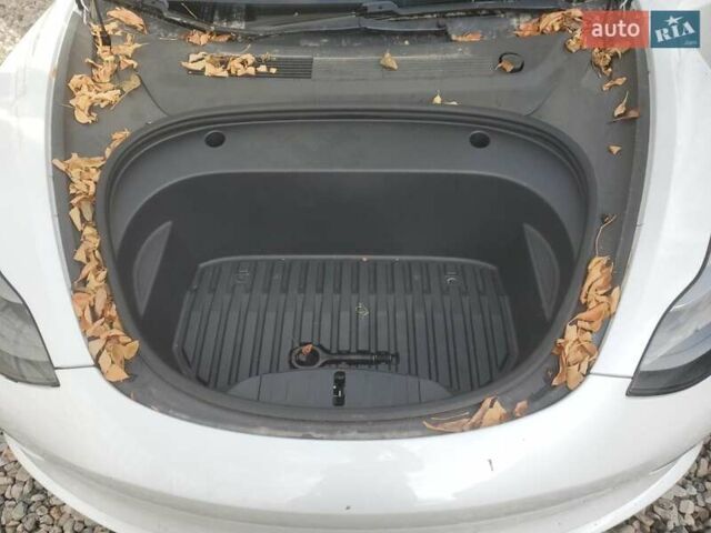 Белый Тесла Модель 3, объемом двигателя 0 л и пробегом 92 тыс. км за 8800 $, фото 10 на Automoto.ua