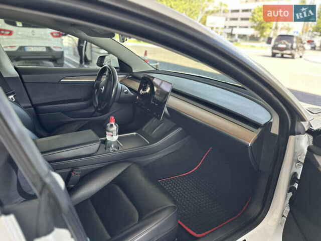 Тесла Модель 3 2021 у Одесі на Automoto.ua Білий Тесла Модель 3, об'ємом двигуна 0 л та пробігом 98 тис. км за 17800 $, фото 37 на Automoto.ua