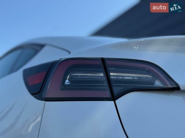 Білий Тесла Модель 3, об'ємом двигуна 0 л та пробігом 185 тис. км за 16500 $, фото 19 на Automoto.ua