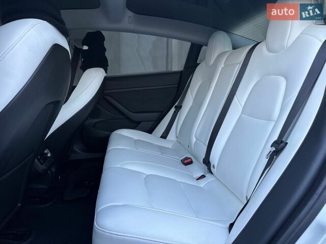 Белый Тесла Модель 3, объемом двигателя 0 л и пробегом 57 тыс. км за 22900 $, фото 7 на Automoto.ua