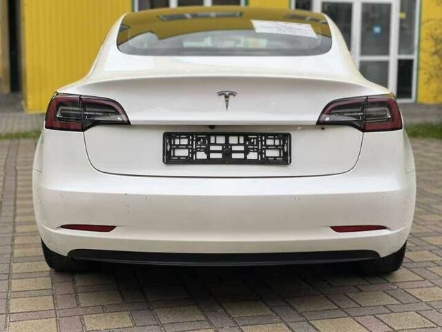Белый Тесла Модель 3, объемом двигателя 0 л и пробегом 118 тыс. км за 13200 $, фото 7 на Automoto.ua