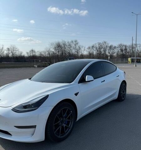 Білий Тесла Модель 3, об'ємом двигуна 0 л та пробігом 63 тис. км за 22000 $, фото 1 на Automoto.ua