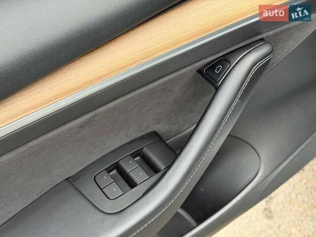 Белый Тесла Модель 3, объемом двигателя 0 л и пробегом 87 тыс. км за 20900 $, фото 32 на Automoto.ua