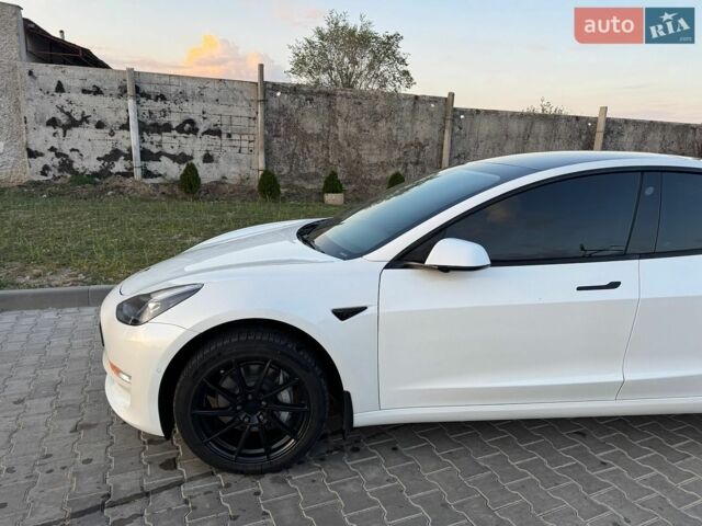 Білий Тесла Модель 3, об'ємом двигуна 0 л та пробігом 180 тис. км за 18800 $, фото 4 на Automoto.ua