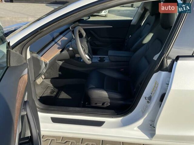Белый Тесла Модель 3, объемом двигателя 0 л и пробегом 37 тыс. км за 22999 $, фото 10 на Automoto.ua
