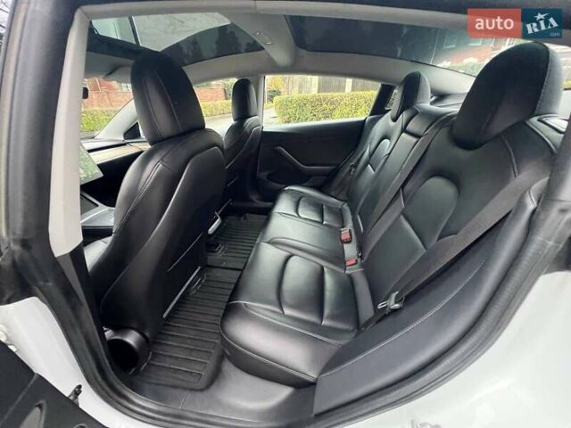 Білий Тесла Модель 3, об'ємом двигуна 0 л та пробігом 154 тис. км за 13999 $, фото 27 на Automoto.ua