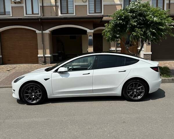 Білий Тесла Модель 3, об'ємом двигуна 0 л та пробігом 79 тис. км за 21500 $, фото 2 на Automoto.ua