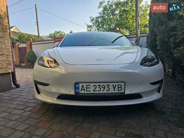 Білий Тесла Модель 3, об'ємом двигуна 0 л та пробігом 45 тис. км за 23200 $, фото 1 на Automoto.ua