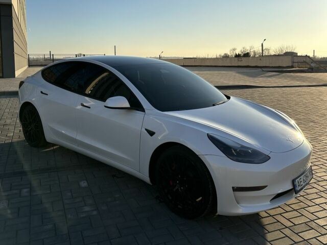 Білий Тесла Модель 3, об'ємом двигуна 0 л та пробігом 71 тис. км за 23600 $, фото 4 на Automoto.ua