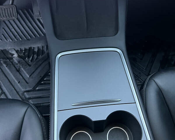 Білий Тесла Модель 3, об'ємом двигуна 0 л та пробігом 181 тис. км за 19000 $, фото 17 на Automoto.ua