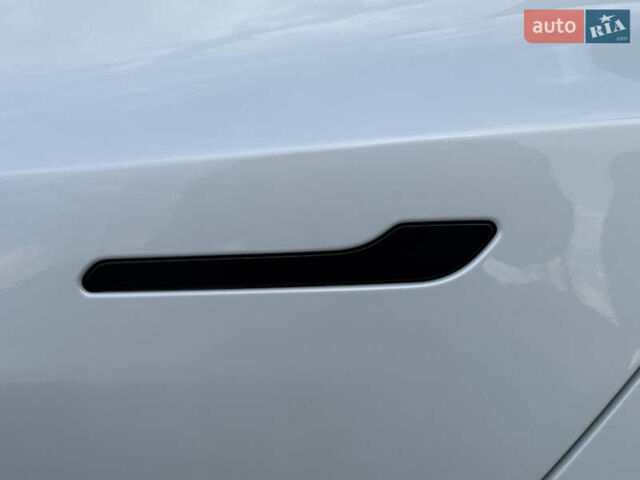 Белый Тесла Модель 3, объемом двигателя 0 л и пробегом 37 тыс. км за 19999 $, фото 90 на Automoto.ua